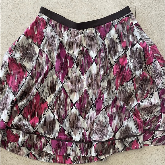 Burning Torch A line the length skirt. - Picture 1 of 3